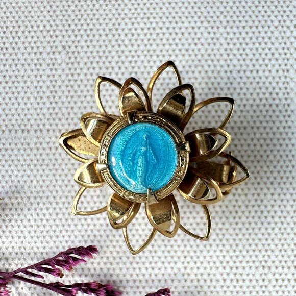 Vintage Blessed Mother Starburst Brooch Gold Tone with Blue Center 1 1/8" - Picture 1 of 8